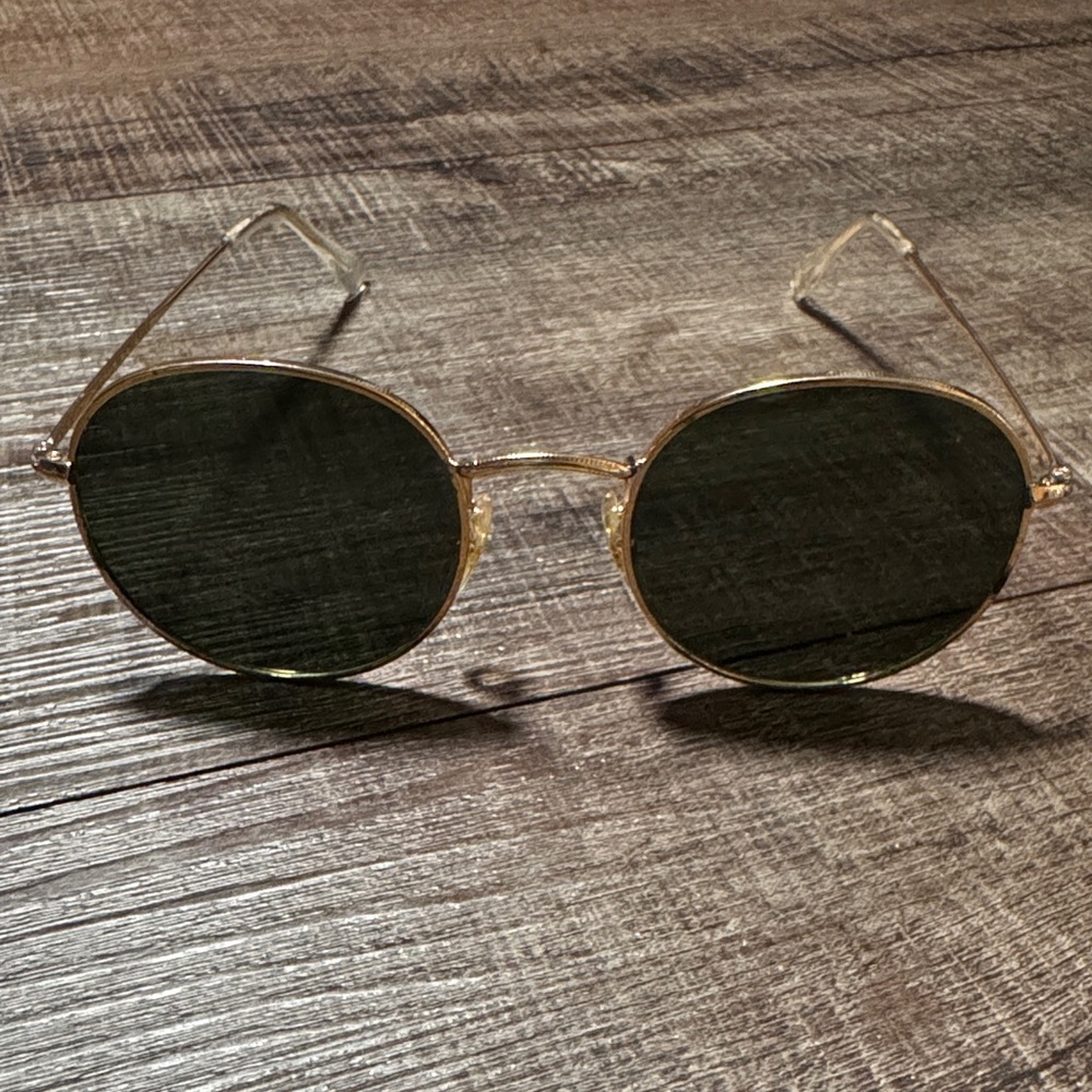 Chic Gold Round Sunglasses